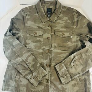 NWOT Vuori Ripstop women’s shirt jacket sz M button down Camo organic cotton